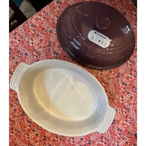 Le Creuset Stoneware Oval Baking Dish in Fig 27 cm/1.7L - Picture 4 of 6